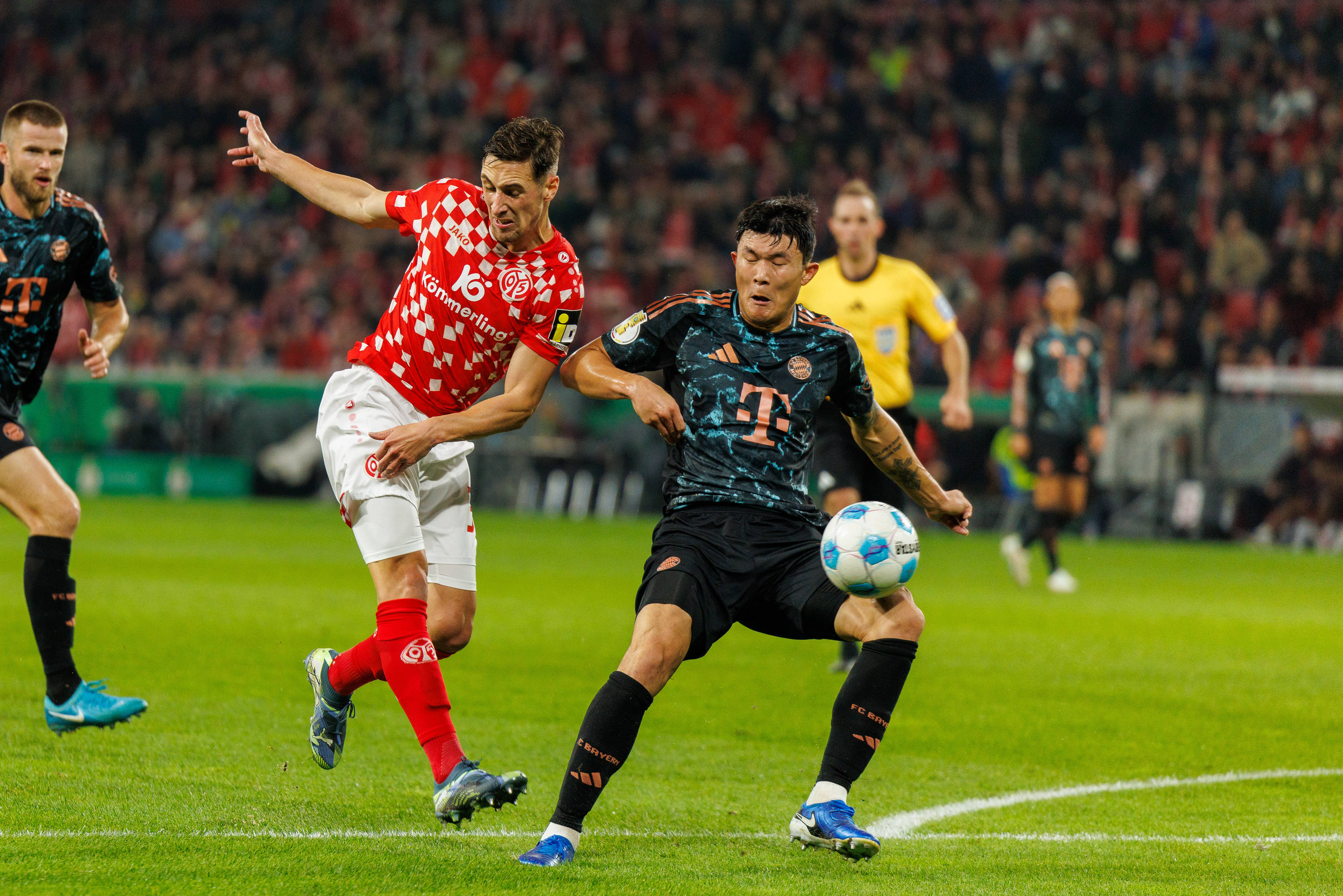 包含美因茨主力伤退,球队面临困难的词条 包含美因茨主力伤退,球队面临困难的词条